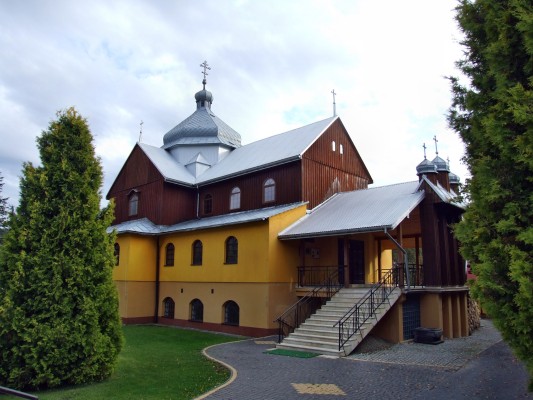 8518 Komańcza – řeckokatolický kostel Ochrany Nejsvětější Panny Marie. Jediná řeckokatolická farnost v Polsku s nepřetržitým trváním